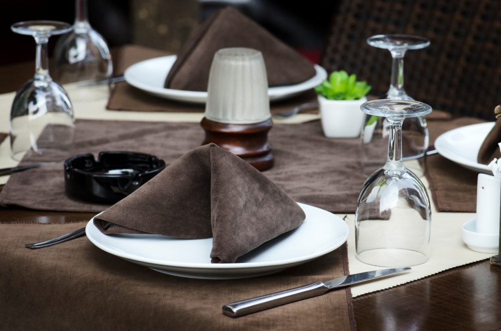 Enhancing Restaurant Ambiance with Custom Table Linens